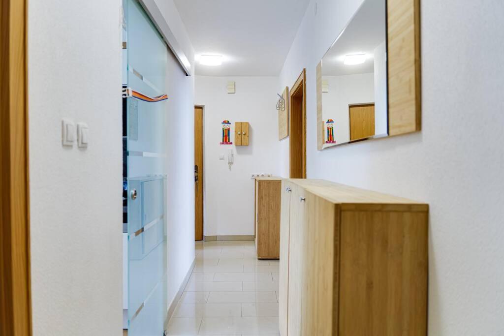 Apartment With Comfy Balcony *